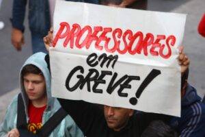 59977586-greve-de-professores-em-sao-paulo-manifestacao-protesto-greve-professores-2-1024x683