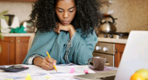 A importância do controle financeiro para as mulheres: Um reflexo do dia internacional da mulher