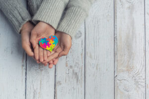 Pessoas com Autismo têm direito à Carteira de Identificação. Saiba como emitir