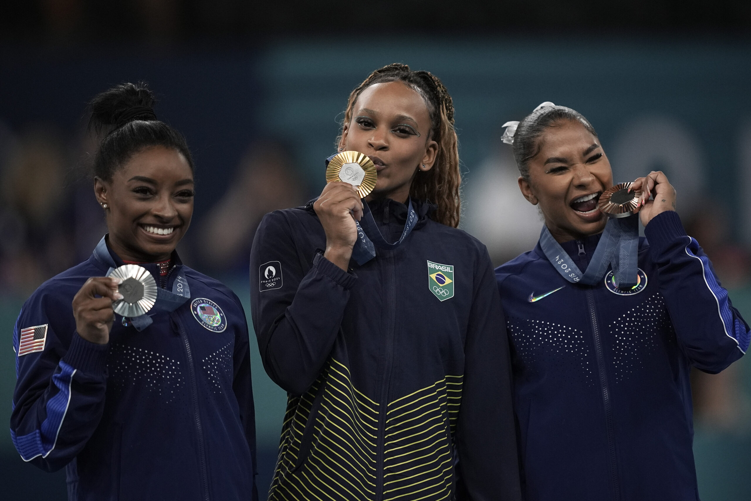  Rebeca Andrade é ouro no solo e torna-se a maior medalhista olímpica do Brasil