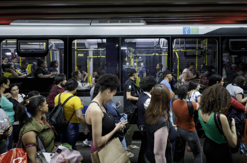  Ônibus lotados e atrasados: o preço da gratuidade aos domingos