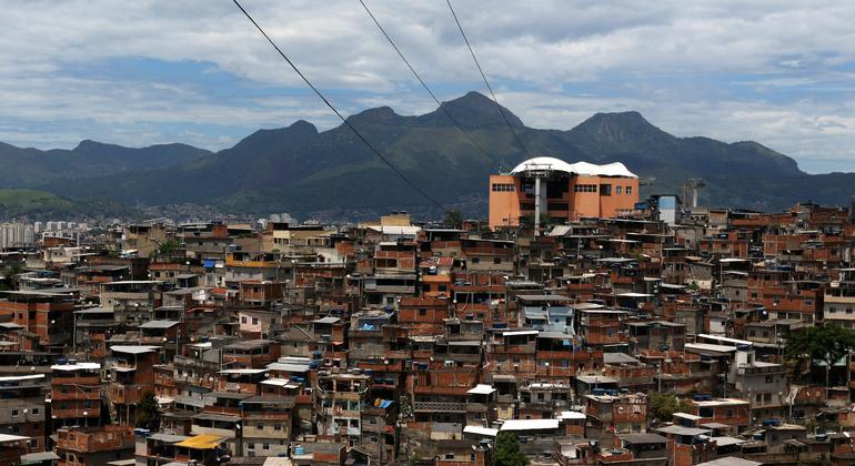 jovem impulsiona educação e inclusão digital no Brasil: Da favela à mudança