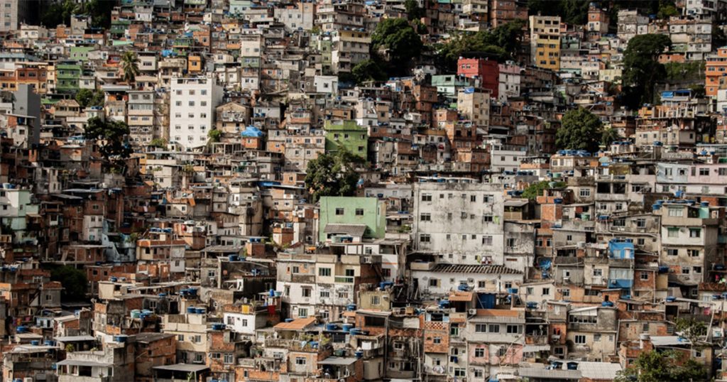 Favelas são as mais afetadas por eventos climáticos e precisam de planos comunitários