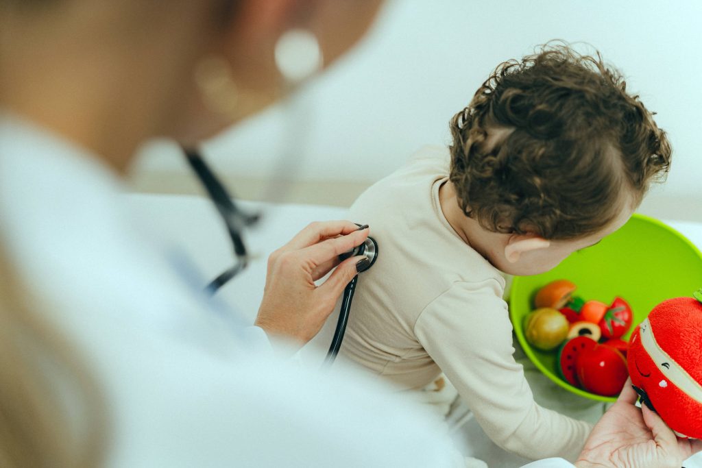 Pneumonia mata mais crianças em áreas pobres de São Paulo, diz estudo