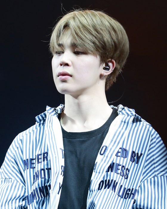 Jimin, do BTS, durante a turnê Wings