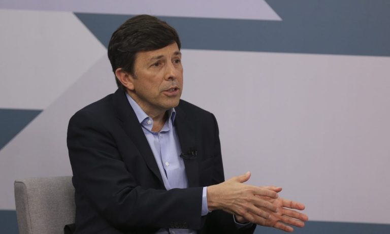 João Amoêdo, fundador do Partido Novo, falando em evento